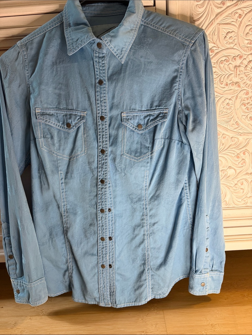 Light Blue Western Snap Up - women’s Small Barn Fly